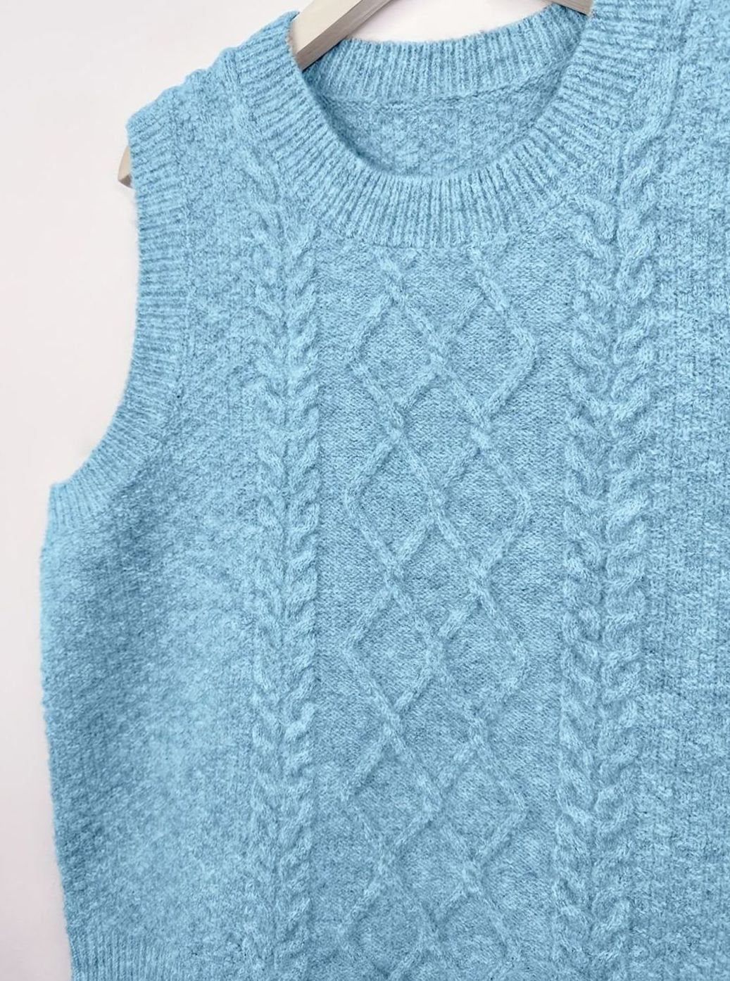 Penelope | Women's Cable-Knit Sleeveless Sweater Vest Round Neck