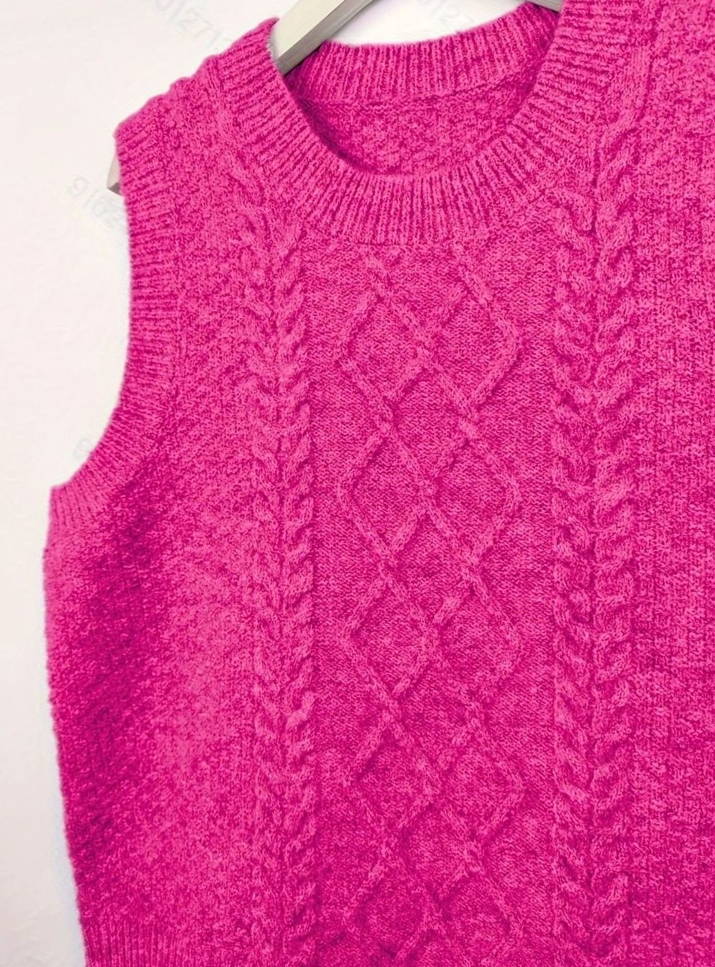 Penelope | Women's Cable-Knit Sleeveless Sweater Vest Round Neck