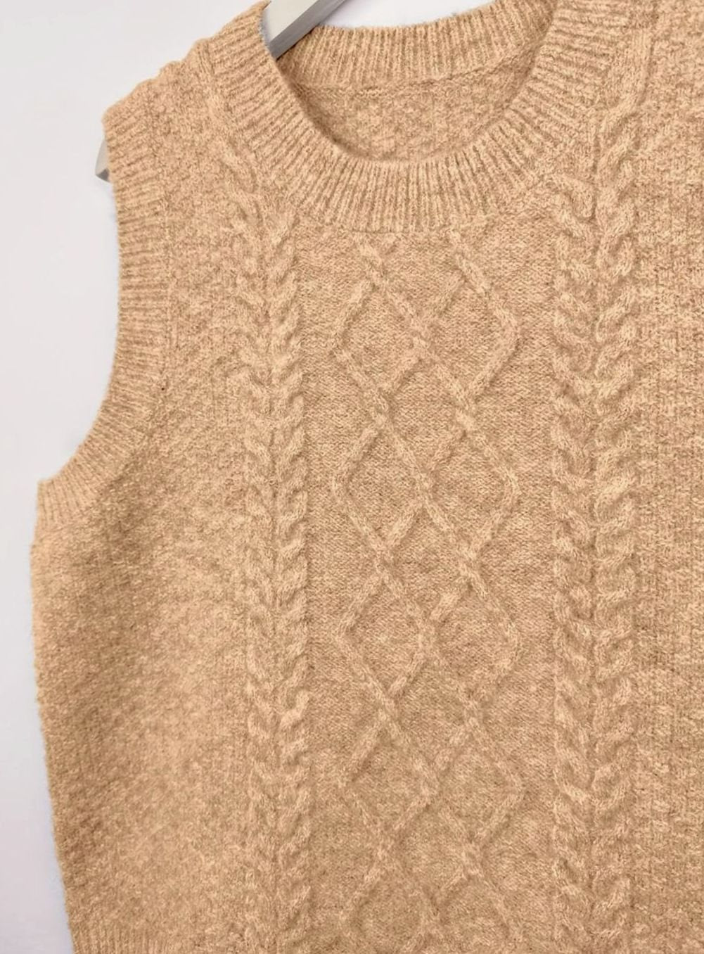 Penelope | Women's Cable-Knit Sleeveless Sweater Vest Round Neck